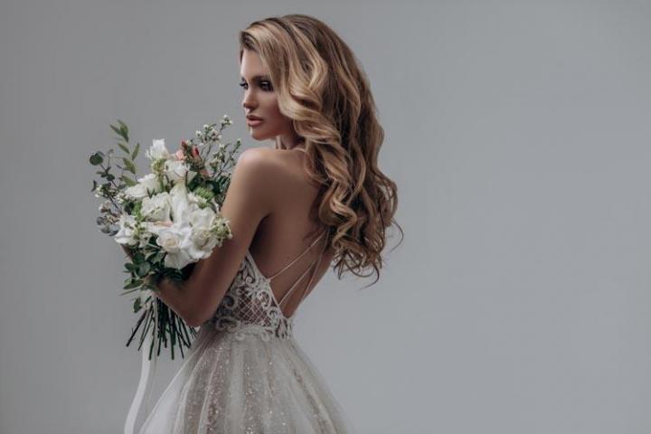  l’approche du jour J, vous avez remarqué que votre robe de mariée présente quelques imperfections